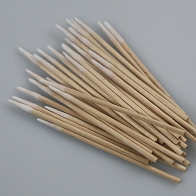 Germogli biodegradabili aguzzi del cotone del locale senza polvere del tampone di cotone del bastone di legno per l'industriale