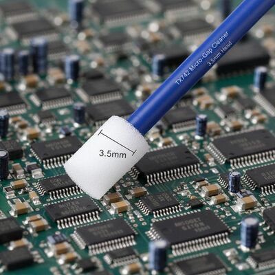 Micro-Gap PCB Cleaner TX742: testa di spugna da 3,5 mm su un manico da 75 mm per un accesso senza pari in assemblee affollate