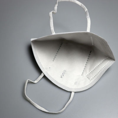 La maschera di protezione igienica protettiva pieghevole FFP2 impedisce l'influenza