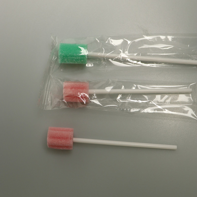 Il tampone orale di cura fornito di punta schiuma sterile eliminabile con i pp attacca
