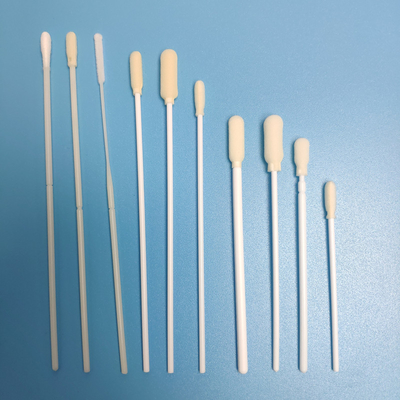La raccolta di esemplare oronasale del tampone tampona i tamponi medici eliminabili della schiuma