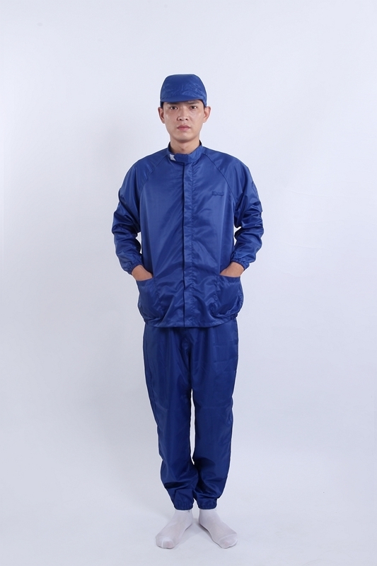 Completo Uniforme con Collo a Coreana Antistatico Perfetto per Professionisti dell'Elettronica e del Settore Farmaceutico in Ambienti Controllati